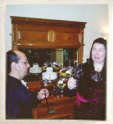 Primer Brindis con Champagne de Hello Kitty